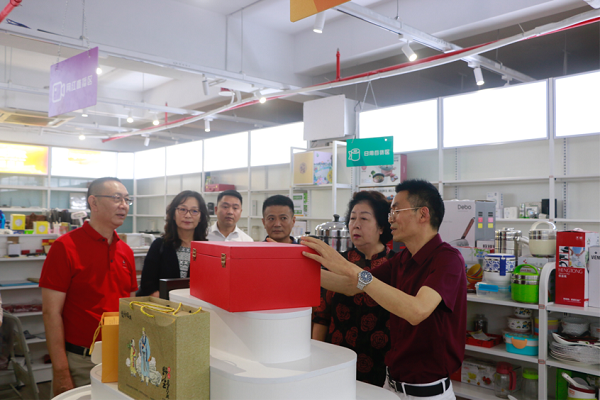 深圳市企業(yè)聯(lián)合會、深圳市企業(yè)家協(xié)會黨委書記于劍一行到禮至控股集團調(diào)研